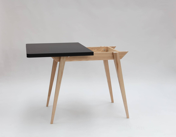 ENVELOPE Table à manger extensible Différentes couleurs